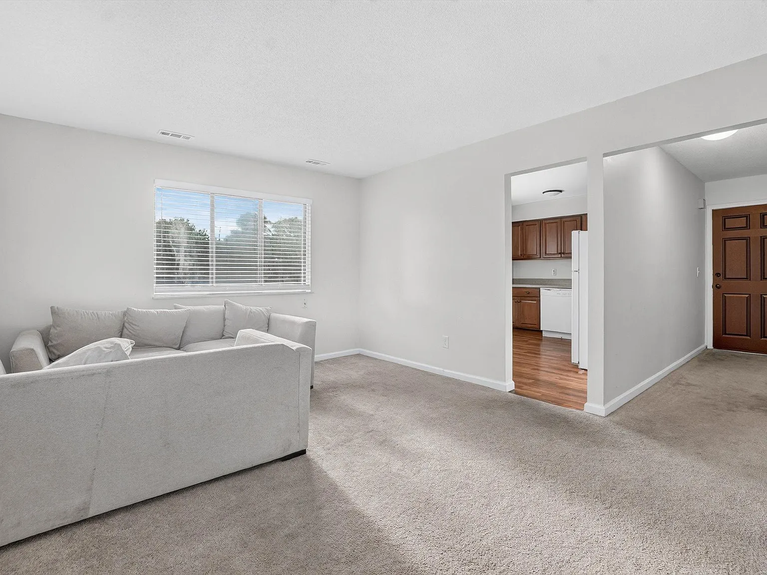 2 bed, 1.0 bath, 900 sqft, $1,125 — Photo 3