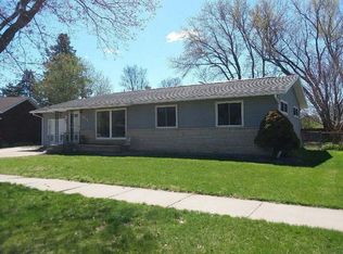 321 N 3rd St, La Crescent, MN 55947