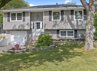 326 Mashpee Ln, Schaumburg, IL 60194