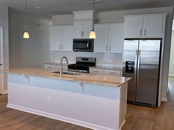 5th image of 1526 Tamarisk Ln