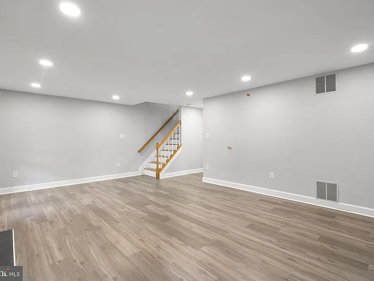 10 Loganwood Ct — Photo 32