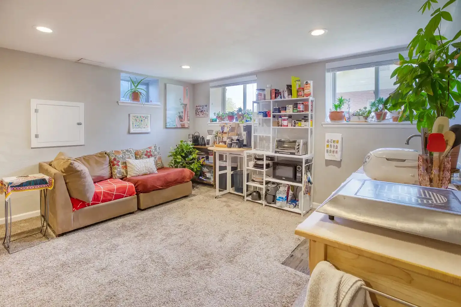 1 bed, 900 sqft, $1,300 — Photo 3