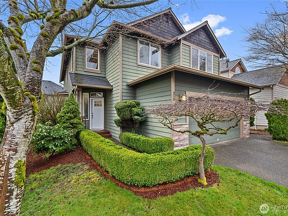 2nd image of 319 Shadow Place SE