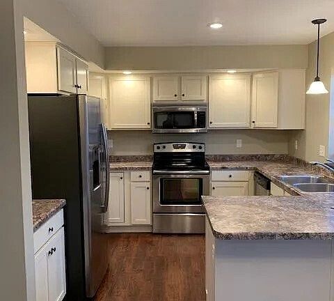 3rd image of 1710 N Creek Dr