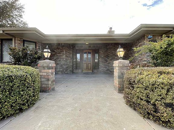 4th image of 2702 Coronado Dr
