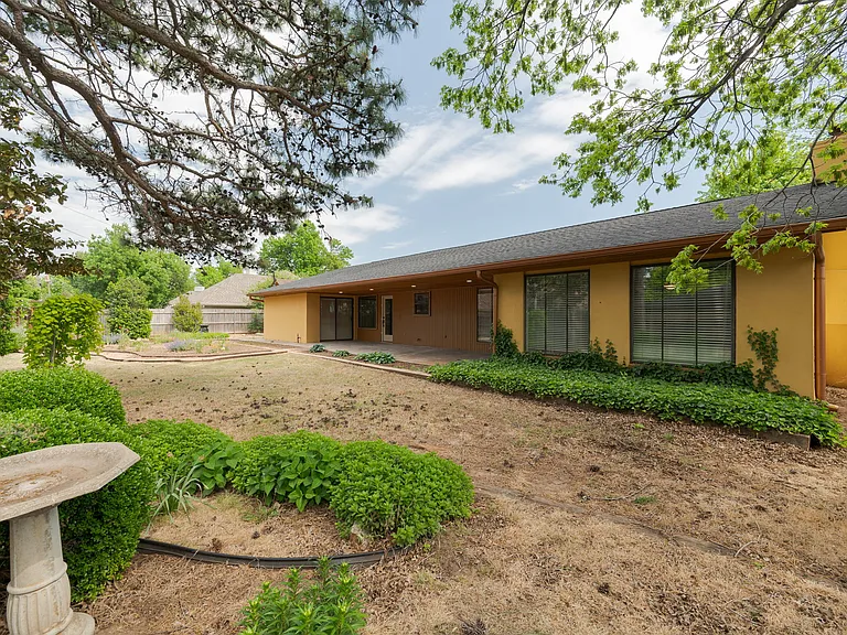 3121 Kent Dr — Photo 50