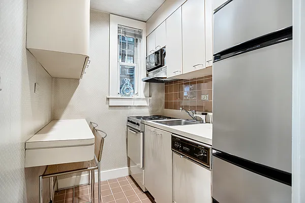 Sold by Compass | media 6