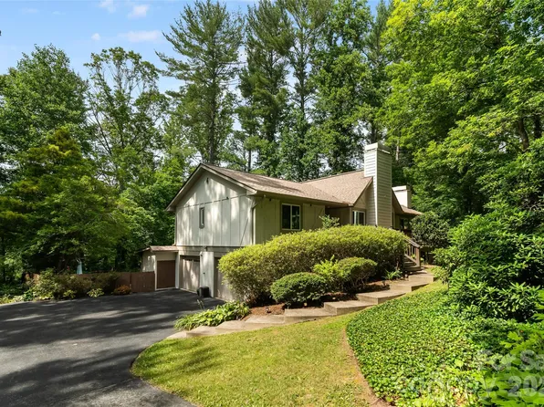 16 Canterbury Dr, Arden, NC 28704