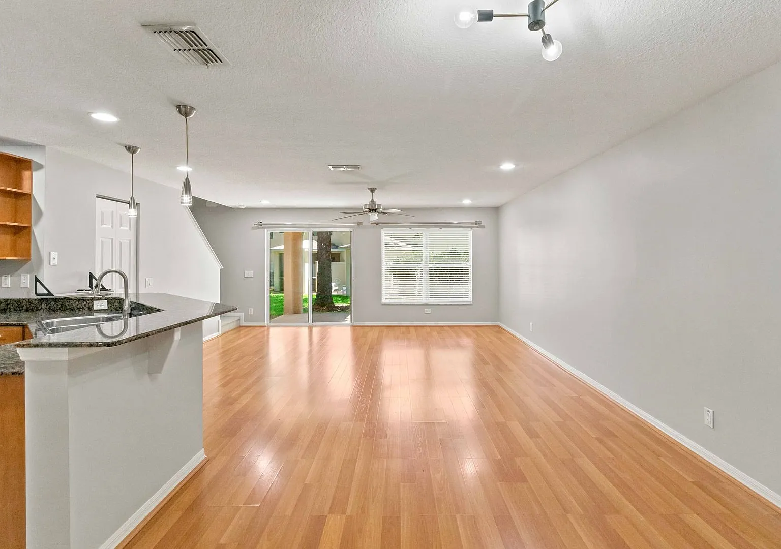 Move-In Ready Rental in Royal Tuscan! — Photo 2