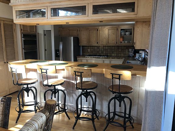 Kitchen bar between dining area and kitchen offers four additional seats.