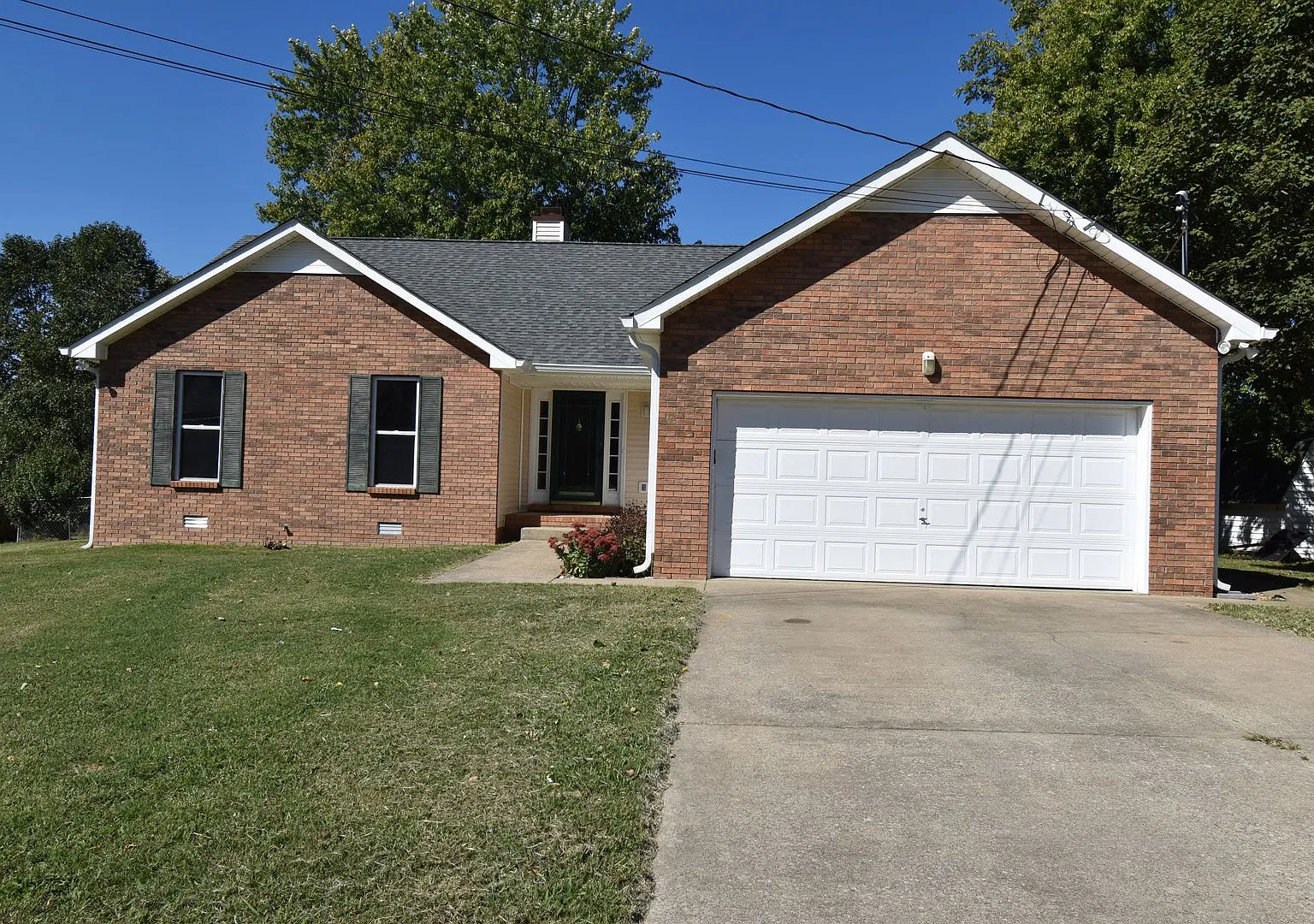 3412 E Henderson Way Pet Friendly Home for Rent — Photo 2