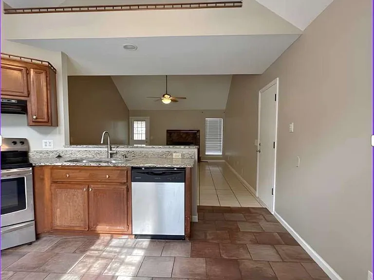 108 Crestwood Ct — Photo 7