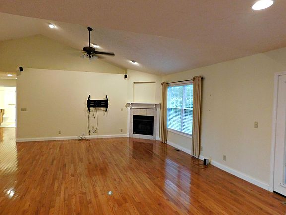 2nd image of 7540 Saint Jordan Cir