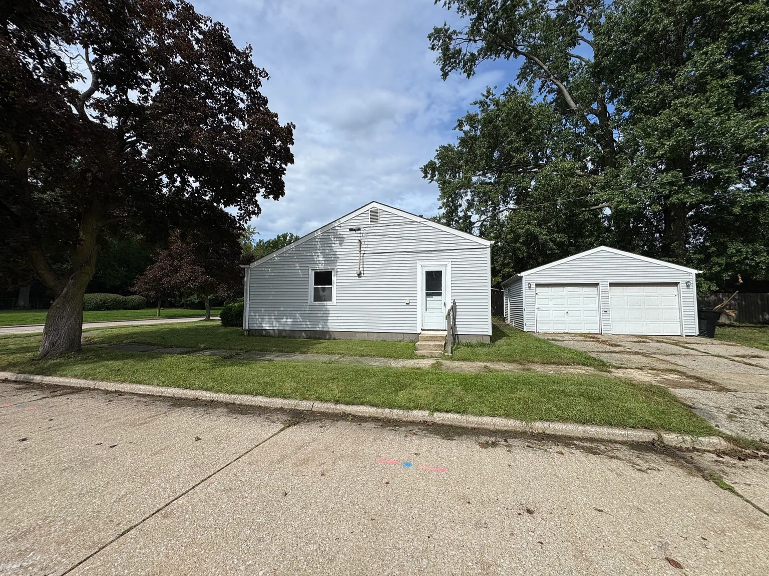 3 bed, 1008 sqft, $1,300 — Photo 2
