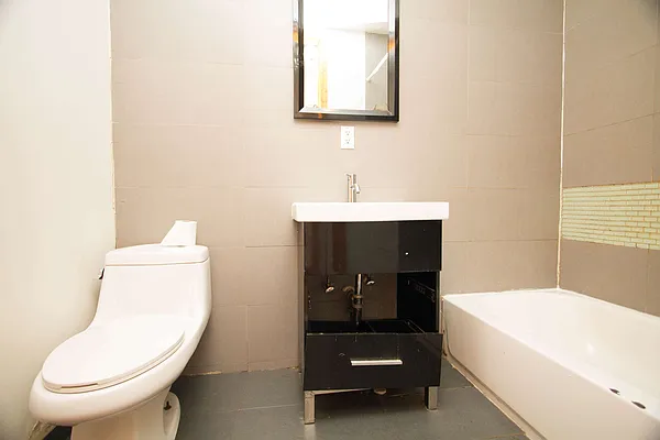 Rented by Nooklyn NYC LLC | media 63