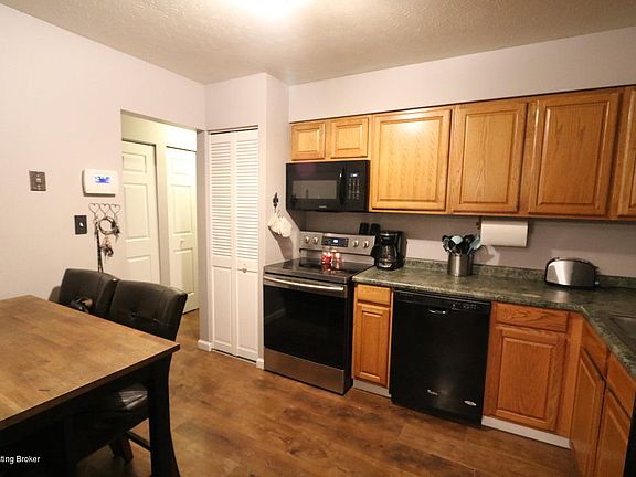 3rd image of 8518 Seaforth Dr
