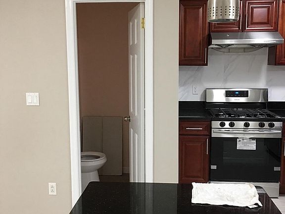 3rd image of 334 Dongan Hills Ave