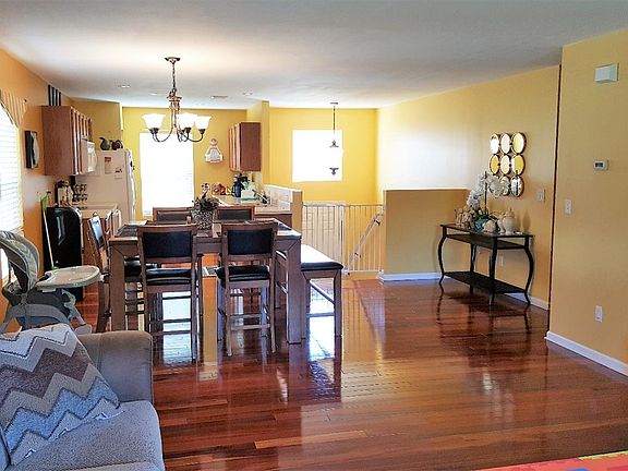 4th image of 7469 Wren Dr