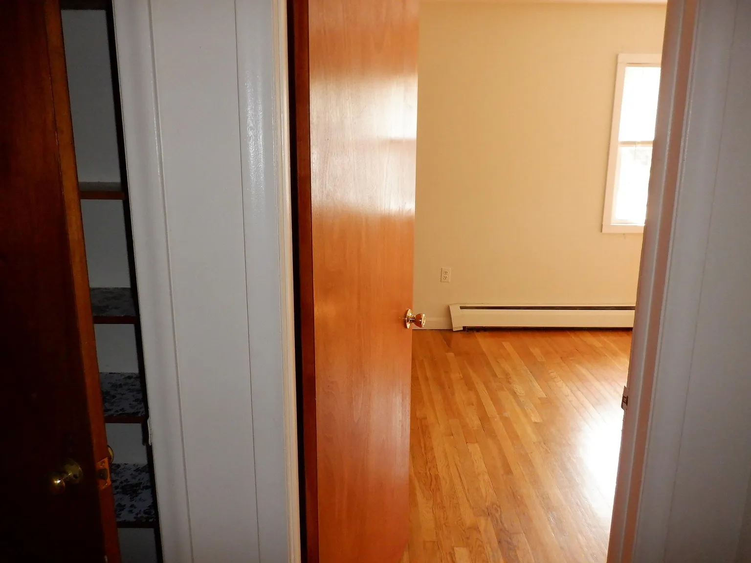 2 bed, 1000 sqft, $1,300 — Photo 1