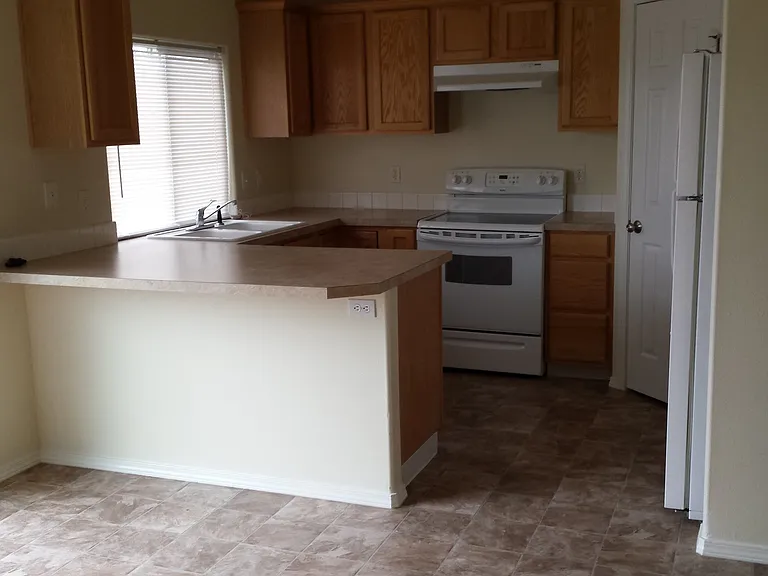693 E Willow Brook Dr — Photo 2