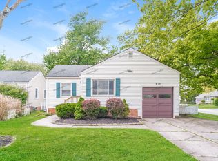 610 Cahoon Rd, Bay Village, OH 44140