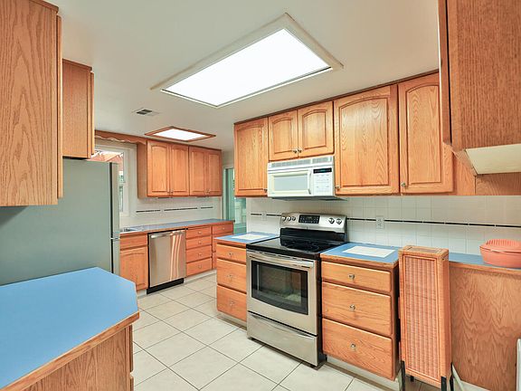 4th image of 11032 40th Ave NE Unit A