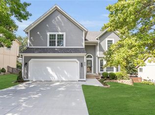 944 E Pineview St, Olathe, KS 66061