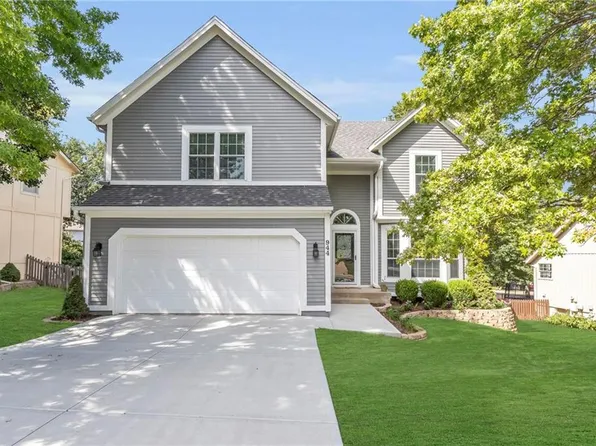 944 E Pineview St, Olathe, KS 66061