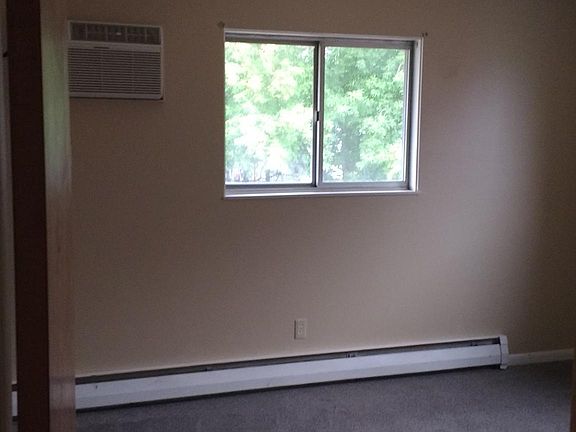 2nd image of 2215 Weiss St