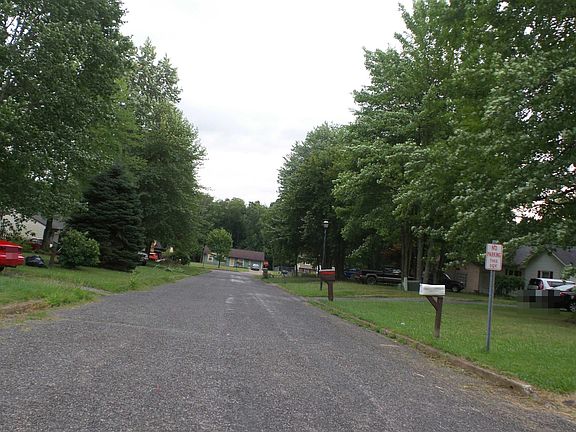5th image of 406 Honey Ln