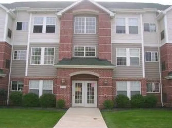 23004 Chandlers Ln #4-220, Olmsted Falls, OH 44138