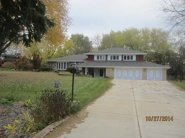 233 King Arthur Ct photo 1