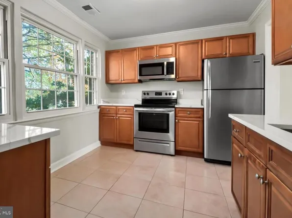 1127 James Madison Cir, Fredericksburg, VA 22405