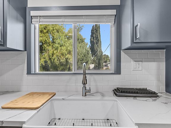4th image of 5254 Canoga Ave