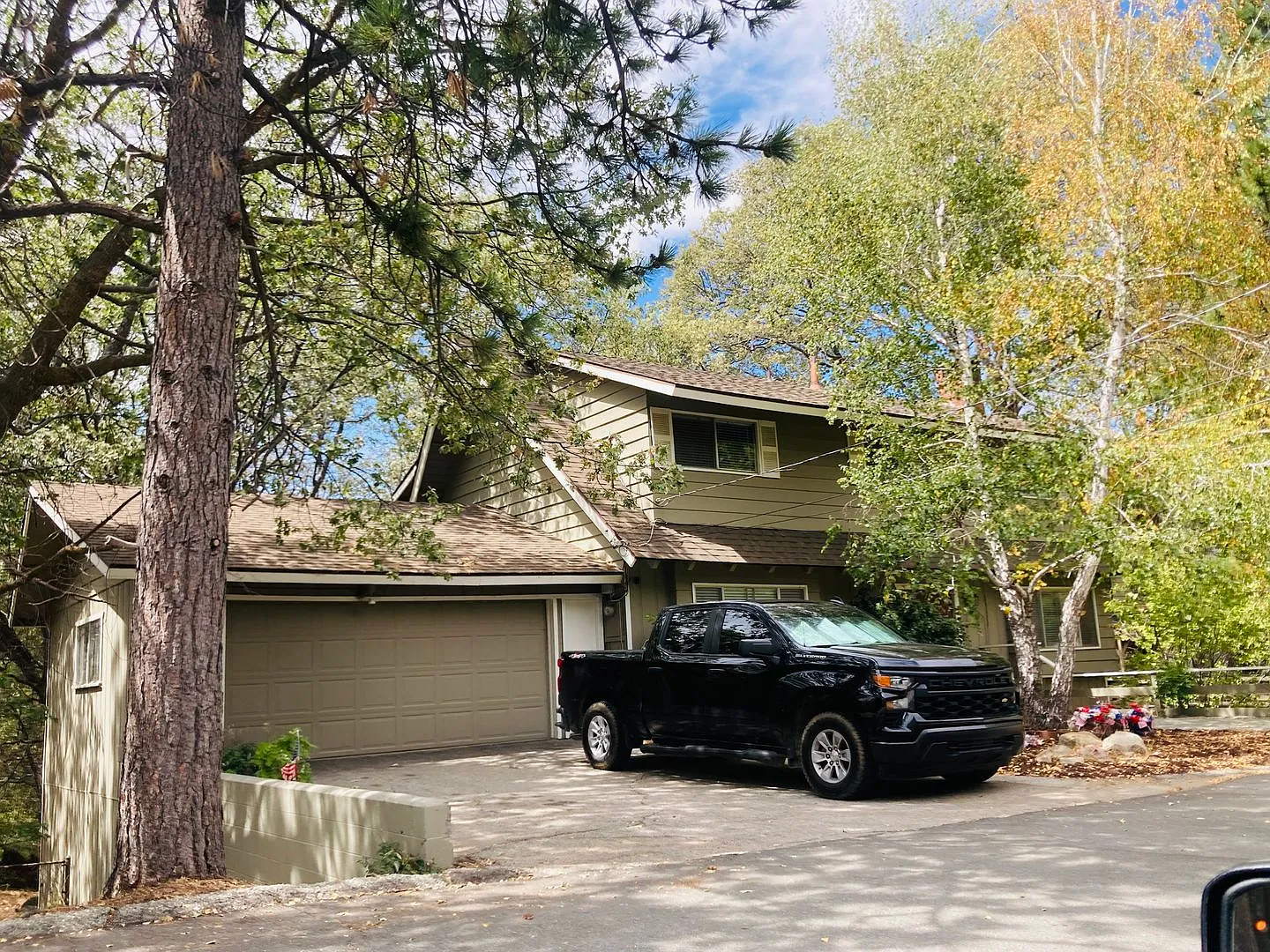Amazing Four Bedroom Two Bath Home with Two Car Garage — Photo 1