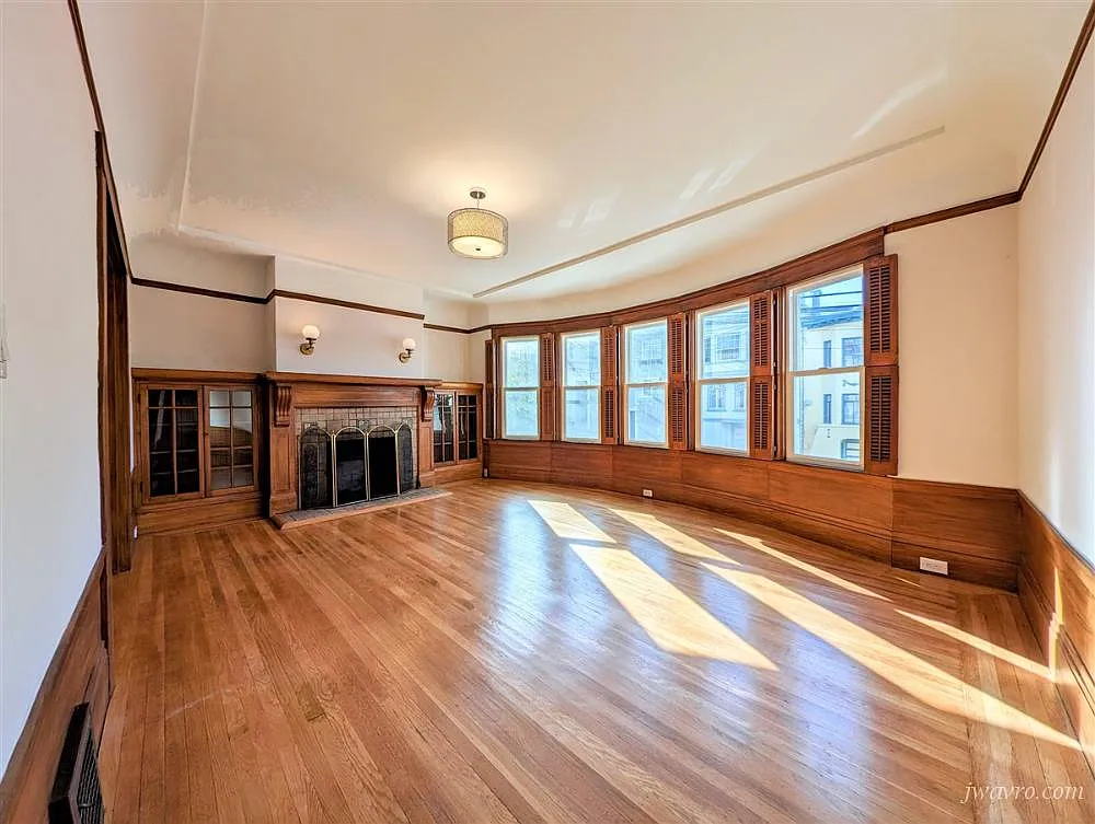 Condo quality Edwardian flat! — Photo 2