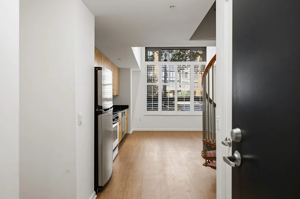 1 bed, 722 sqft, $2,700 — Photo 2