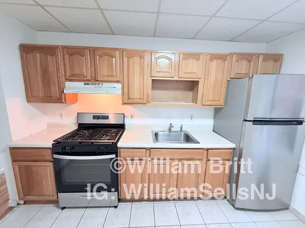 179 West 48th Street image 1 of 17