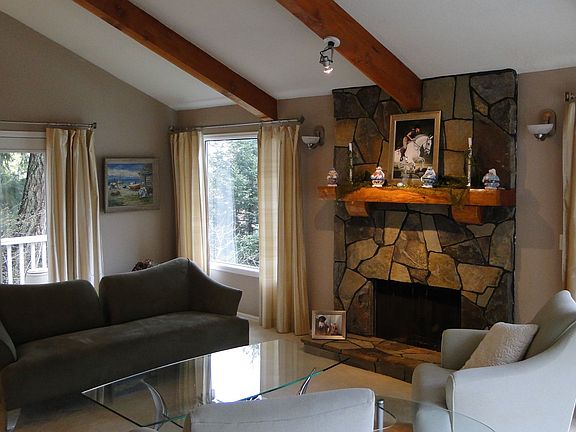 Living Room/Vaulted