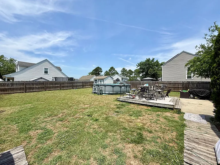101 Emerald Ct — Photo 14