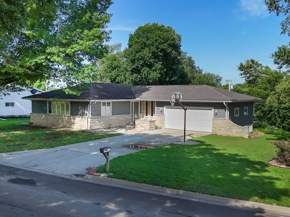 508 N 4th St, Saint Marys, KS 66536