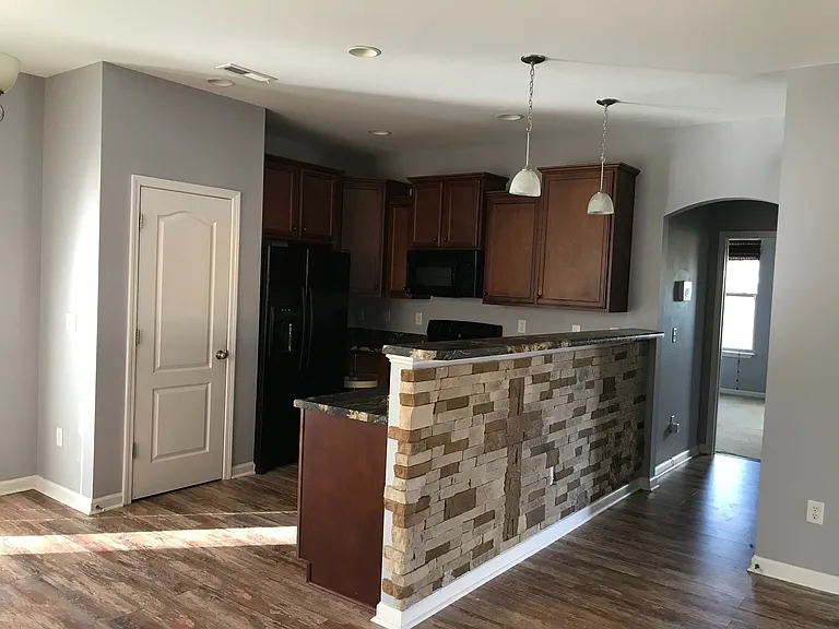 69 Thunderbird Dr — Photo 4
