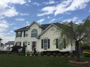 46 Maplehurst Ln, Piscataway, NJ 08854