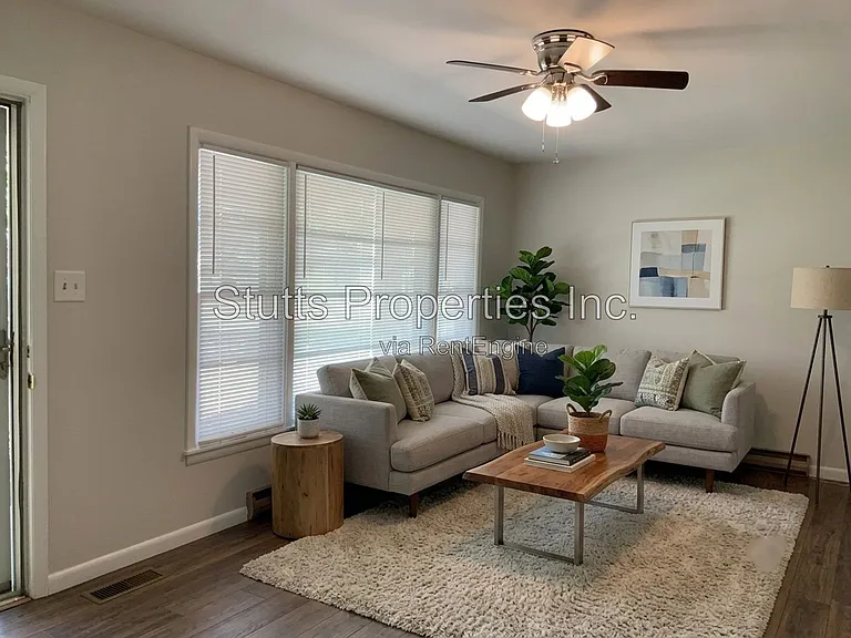 2402 Wellington St — Photo 10