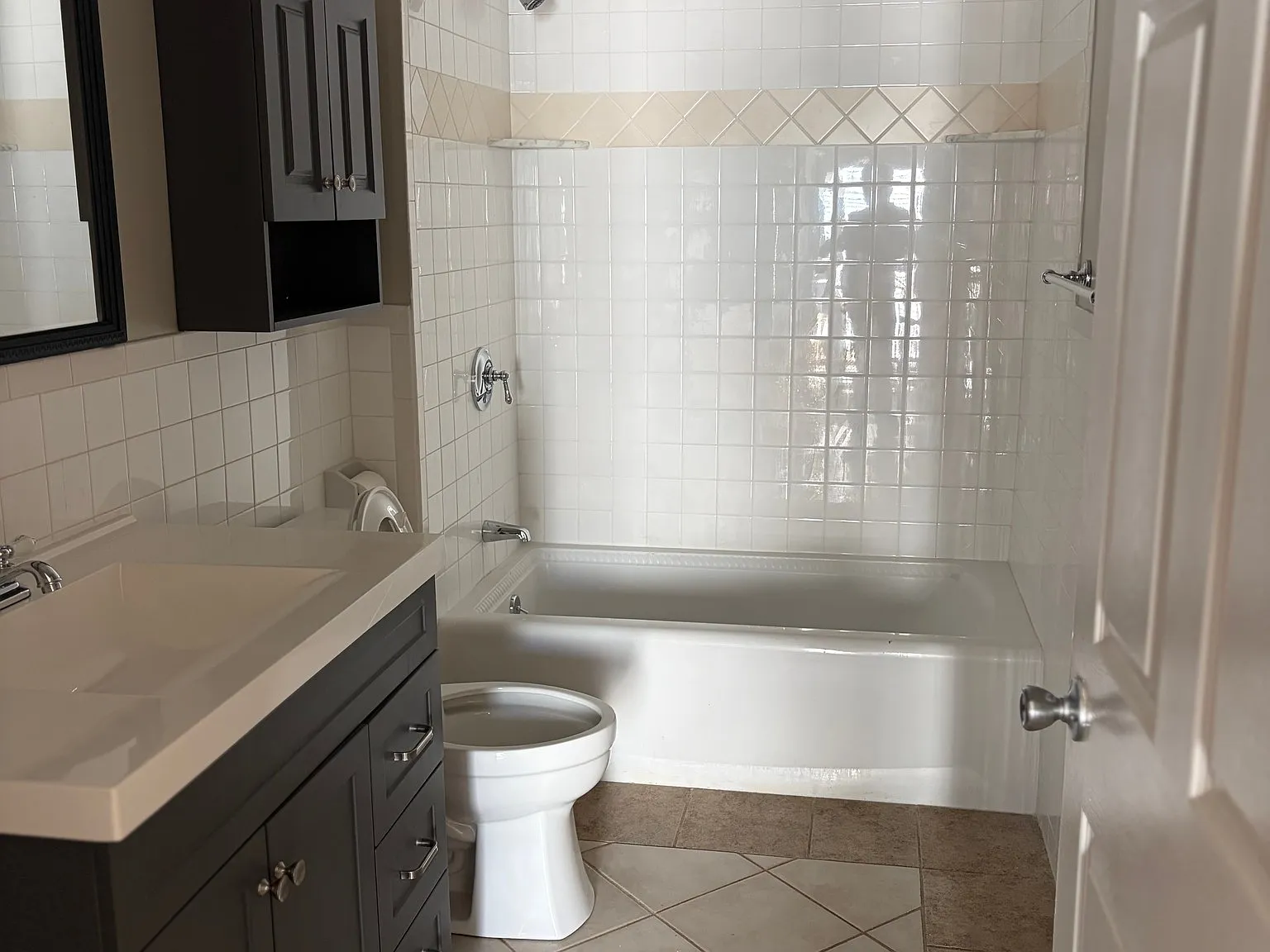 3 bed, 1.0 bath, $3,000 — Photo 1