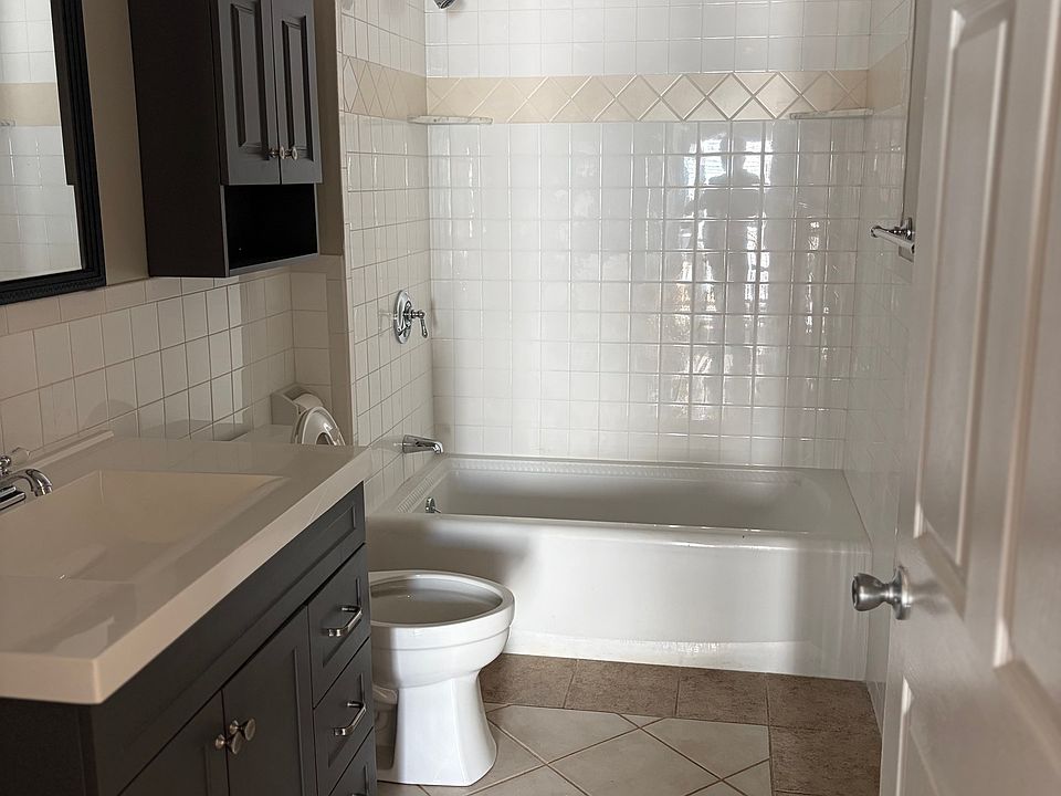 1st image of 51 Franklin St #2