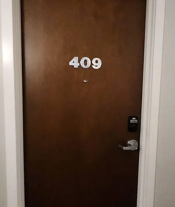 1 NE 2nd St #409