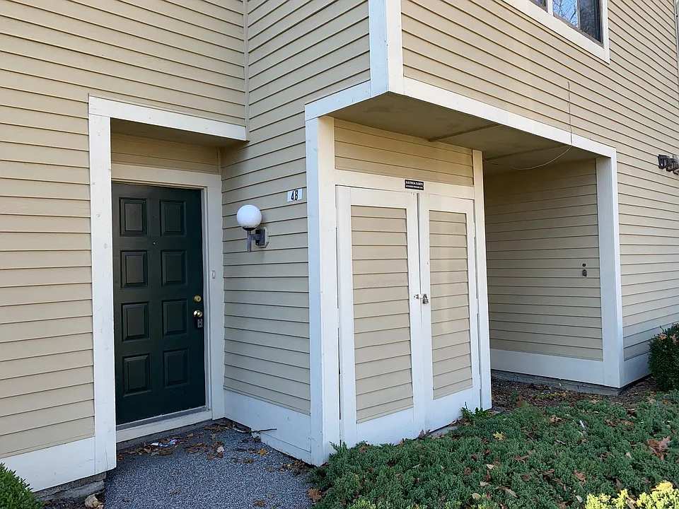 48 Bittersweet Ln