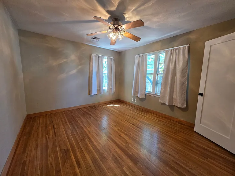 221 Oakshire Ave — Photo 23