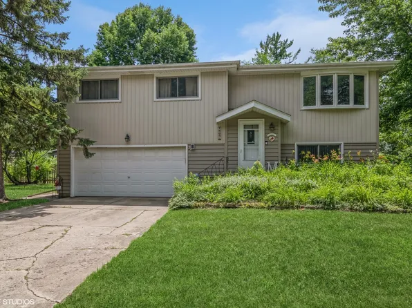 1505 Rita Ave, St Charles, IL 60174